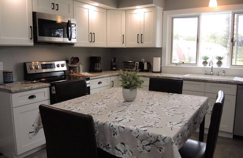 Laurens House | Ark Place - Recent renovation, only 10 minutes to All Star Village