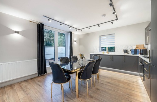 Barnhill Apartment | Arka House | Wembley | Weekly & Monthly offers