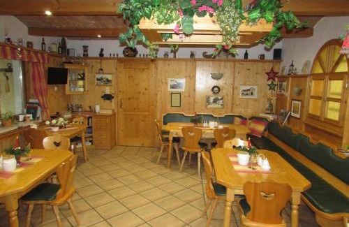 Gnadendorf Bed & Breakfast | Arkadenhof Fam. Schneider