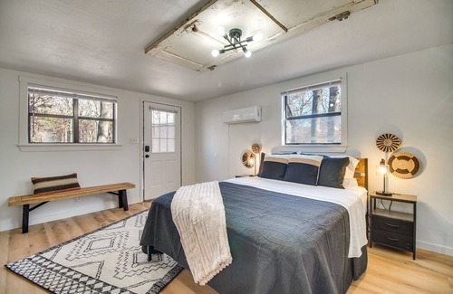 Gentry Apartment | Arkansas Retreat - Fire Pits, Grills & Near Lakes!