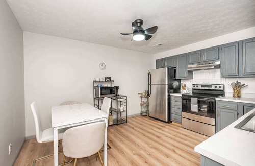Williamstown Condo | Arkstone Retreat 1 – Chic Downtown Escape!