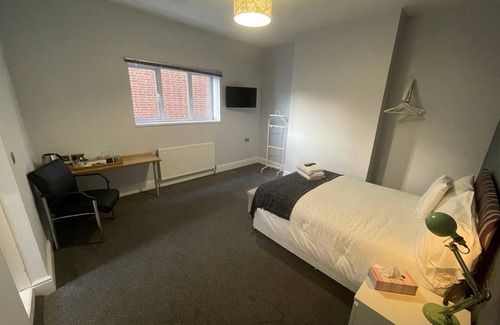 Basingstoke Hotel | Arlan House, Superb Basingstoke Hotel - Room 16