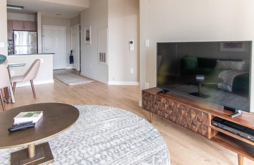 Radnor - Fort Myer Heights Apartment | Arlington 1BR Corporate Rental w/ Concierge + Gym