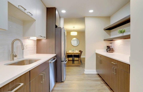 Crystal City Apartment | Arlington Apt W BBQ Zone | Near To Metro!