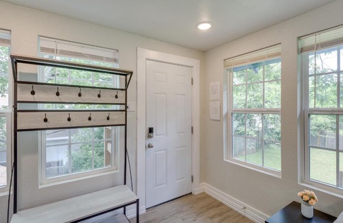 Central Arlington House | Arlington Vacation Rental - Yard and Ping Pong Table