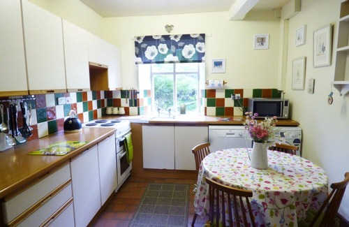 Pennant Melangell Cottage | ARLLEN FAWR, pet friendly, with open fire in Llanrhaeadr-Ym-Mochnant