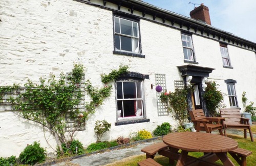 Pennant Melangell Cottage | ARLLEN FAWR, pet friendly, with open fire in Llanrhaeadr-Ym-Mochnant