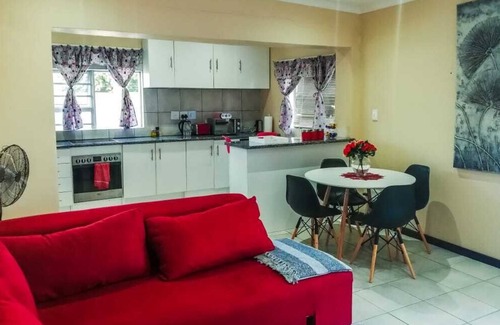 Durbanville House | Arlogenix bed and breakfast