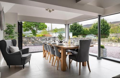 Brynrefail House | Arlyn, Padarn Lake Viewpoint in Snowdonia