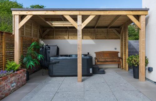 Brynrefail House | Arlyn, Padarn Lake Viewpoint in Snowdonia