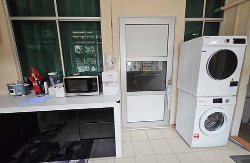 Sandakan Apartment | Arlyn's 2-bedroom apartment Homestay in Sandakan
