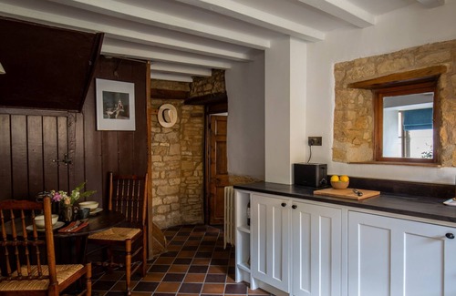 Charlbury Cottage | Armada Cottage - Charlbury, Close to Pub