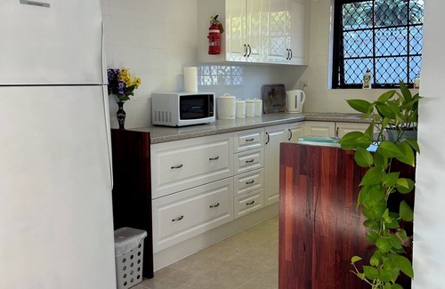 Armadale Bed & Breakfast | Armadale House - West Wing: 3-bedroom home in charming Mount Nasura