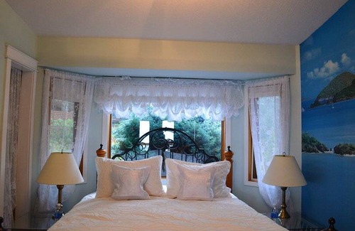 Salt Spring Island Bed & Breakfast | Armand Heights Bed and Breakfast Sky Suite
