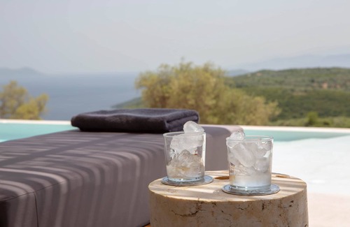 Fternon Villa | Armante Supreme Villas-Villa Ismini