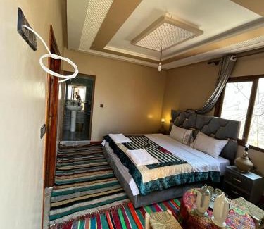 Aroumd House | armed family lodge