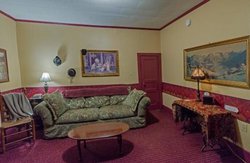 Red Boiling Springs Hotel | Armour's Hotel & Spa