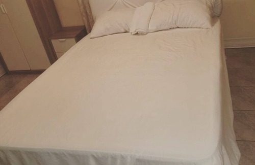 Sandy Bay House | Arms Of Charms Guesthouse