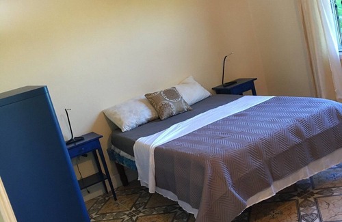 Sandy Bay House | Arms Of Charms Guesthouse