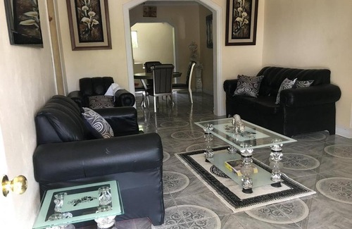 Sandy Bay House | Arms of Charms Guesthouse