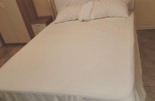 Sandy Bay House | Arms of Charms Guesthouse