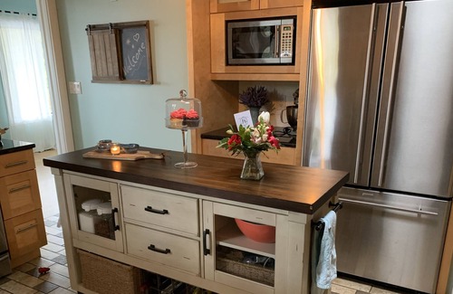 Salmon Arm House | Arm’s Reach. Your home away from home.