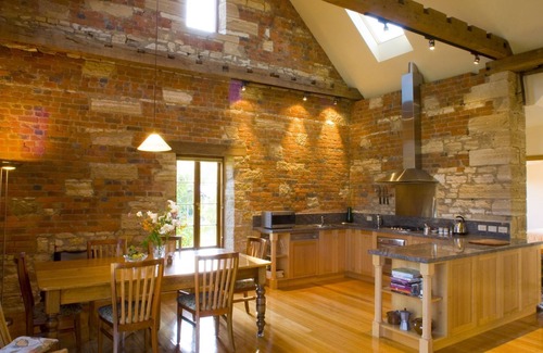 Bagdad House | Armytage House Accommodation