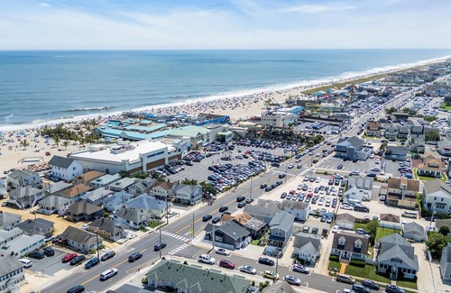 Point Pleasant Beach House | ARN25L - 1st Floor 2BR 1 bath within a block to it all - Pets OK, 4 Tags by Shore Points Vacations