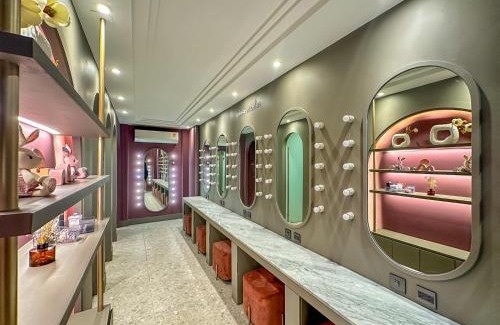 Chom Phon Hotel | ARNI HER Ladies Hotel - Female Only