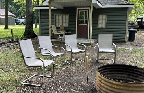 Grayling Cabin | Arnie Cabin at Kin Cabins w/AC, fireplace, canoe