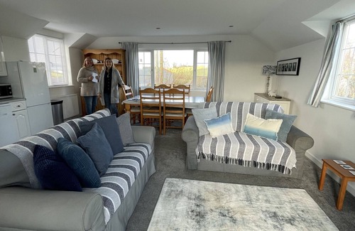 Treyarnon Cottage | Arnold Cottage - a cottage that sleeps 6 guests in 2 bedrooms
