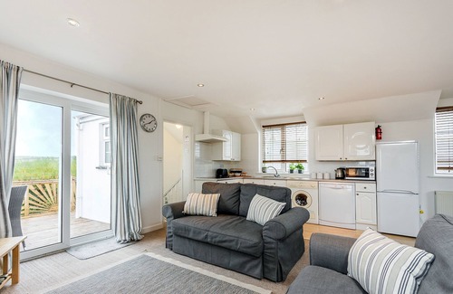 Treyarnon Cottage | Arnold Cottage - a cottage that sleeps 6 guests in 2 bedrooms