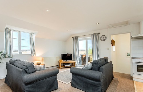 Treyarnon Cottage | Arnold Cottage - a cottage that sleeps 6 guests in 2 bedrooms