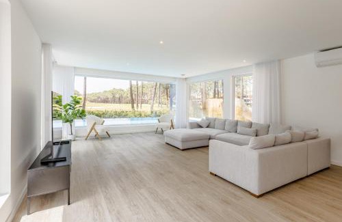 Charneca de Caparica e Sobreda Villa | Aroeira Modern Grand Villa With Pool by Homing