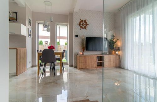 Debki House | AROMA DĘBKI Całoroczny prywatny dom na zamkniętym osiedlu.