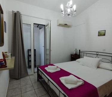 Longos House | Aronis Spyros Panoramic Seaview Rooms