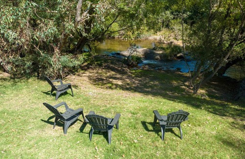 Goughs Bay House | AROONA FLATS - Modern Home On Acerage With Private River Frontage