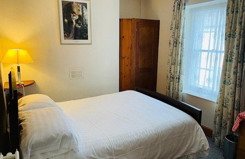 Aberaeron Bed & Breakfast | Arosfa Harbourside Guest House