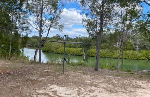 Pacific Haven House | Around The Bend - Riverfront - 3BR - WIFI - Fishing Jetty