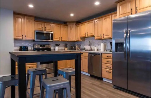 Taylorsville House | Around The Bend Bungalow - Large Groups Welcome.