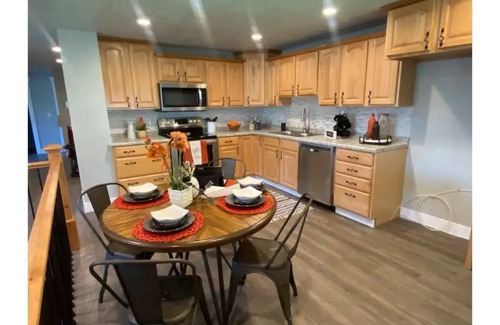 Taylorsville House | Around The Bend Bungalow - Large Groups Welcome.