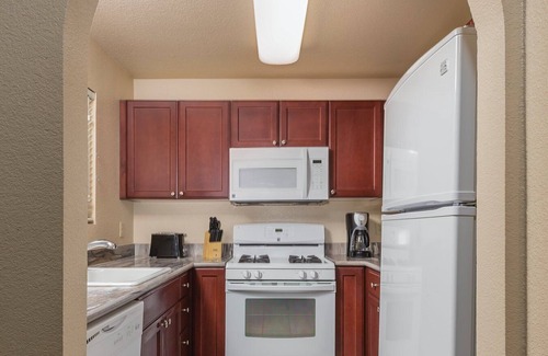 Paradise Resort | Arrive at Red Rock Canyon in just 20 minutes!