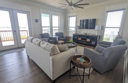 Hackberry House | Arrive Early & Stay Late-Waterfront Luxury in Angler Bay