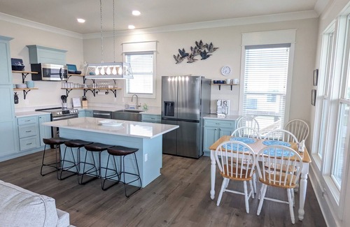 Hackberry House | Arrive Early & Stay Late-Waterfront Luxury in Angler Bay