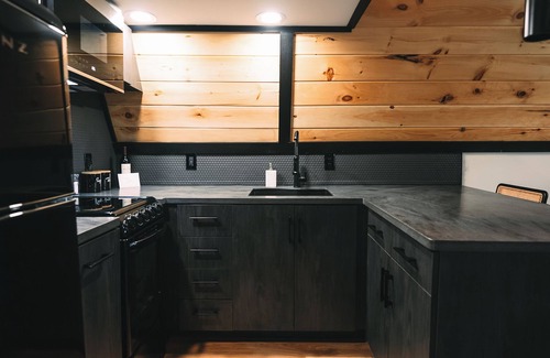 Fairview Cabin | Arrow Haus with Hot Tub