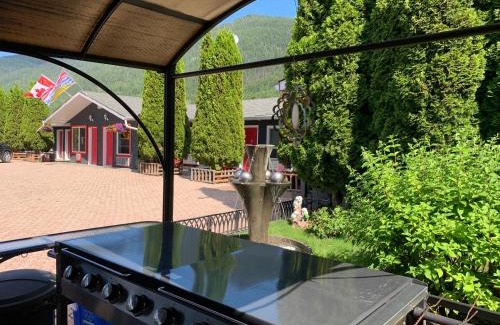 Fauquier Hotel | Arrow Lake Motel