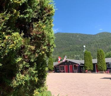 Fauquier Hotel | Arrow Lake Motel