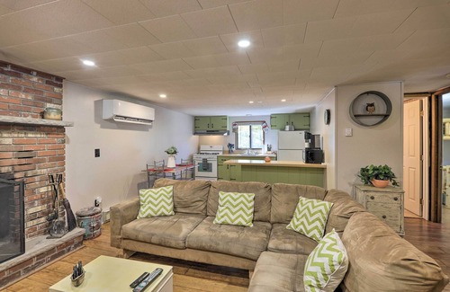 Thornhurst Cabin | Arrowhead Lake Amenities: Quaint Home w/Fireplace