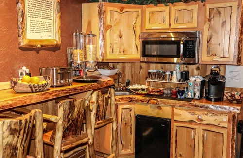 Cimarron Hotel | Arrowhead Mountain Lodge