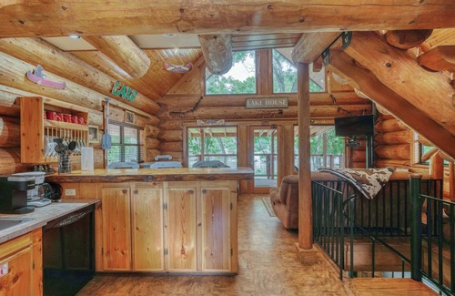 Marble Falls Cabin | Arrowhead: Nature’s Perfect Lakeside Retreat!